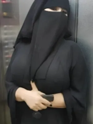 Aafia - 传统穆斯林妻子